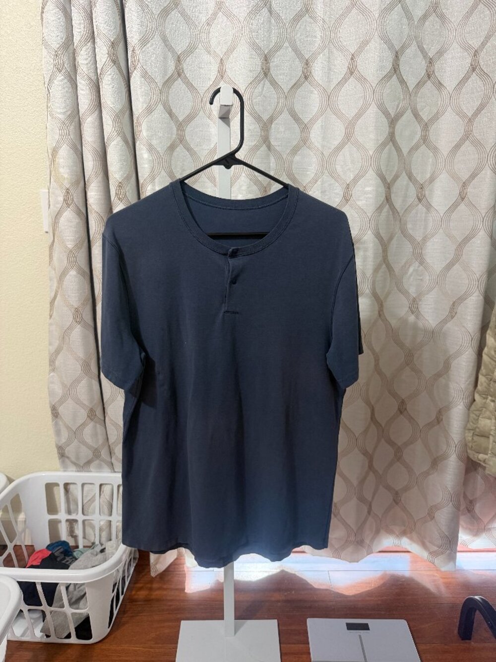 LOT OF 2 MEN'S LULULEMON 5 YEAR BASIC TEE T SHIRT HENLEY SIZE LARGE LG L